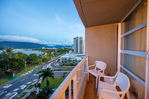 DoubleTree By Hilton Cairns - Northern Rivers Accommodation 25