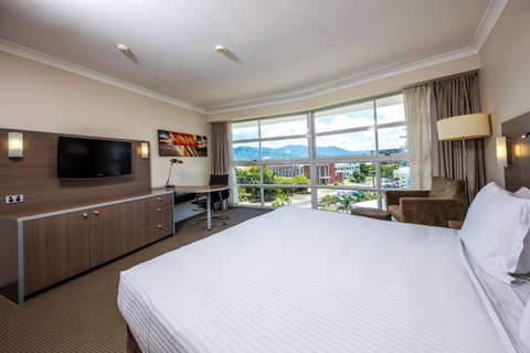 DoubleTree By Hilton Cairns - Northern Rivers Accommodation 11