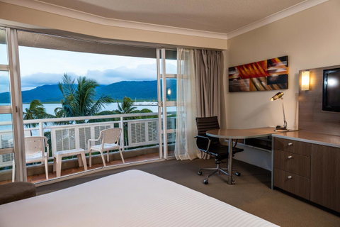 DoubleTree By Hilton Cairns - Northern Rivers Accommodation 19