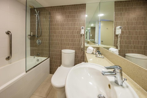 DoubleTree By Hilton Cairns - Northern Rivers Accommodation 36