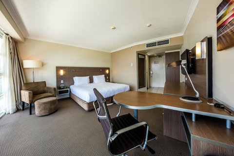DoubleTree By Hilton Cairns - Northern Rivers Accommodation 21