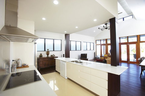 Beached On Magnetic - Northern Rivers Accommodation 6