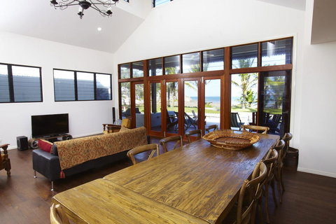 Beached On Magnetic - Northern Rivers Accommodation 5