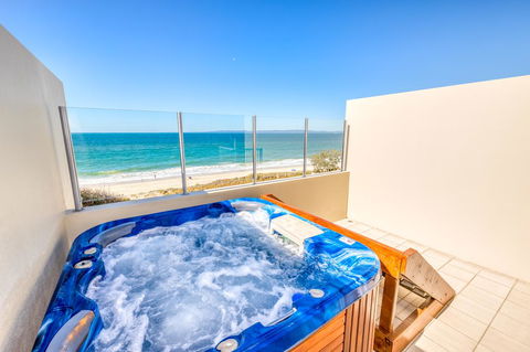 On The Beach Resort Bribie Island - Northern Rivers Accommodation 7