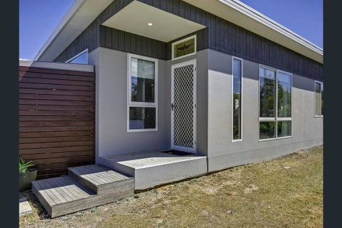 Weston Farm Seaside Stay - Northern Rivers Accommodation 1