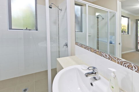 Whatmans Beach House - Northern Rivers Accommodation 3