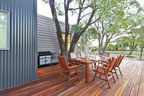 Whatmans Beach House - Northern Rivers Accommodation 1