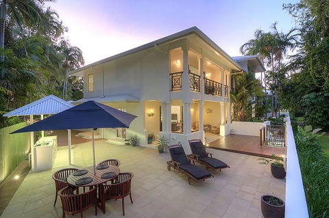Whispering Palms - Northern Rivers Accommodation 0