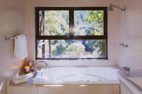 Whispering Valley Cottage Retreat - Northern Rivers Accommodation 1