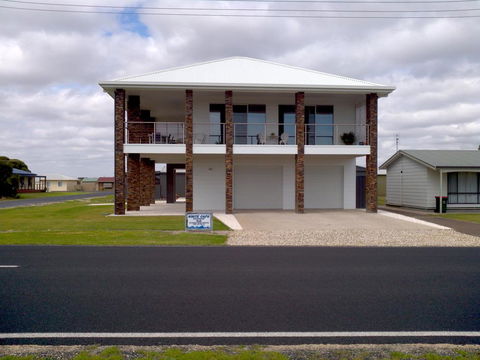 White Caps B&B Apartment - Northern Rivers Accommodation 0