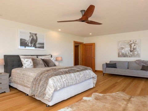 Willowview - Coastal Retreat, Stunning Views - Northern Rivers Accommodation 3