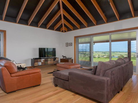 Willowview - Coastal Retreat, Stunning Views - Northern Rivers Accommodation 2
