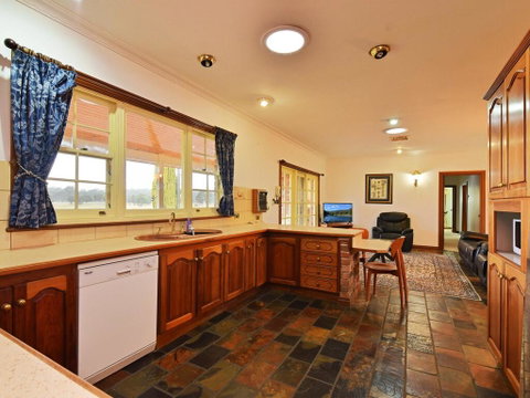 Wine Country Homestead 4-6br House - Northern Rivers Accommodation 2