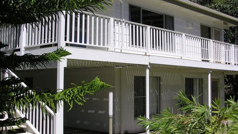 Wonky Pine Beach House, NARRWALLEE- 4 Bedroom - Northern Rivers Accommodation 0
