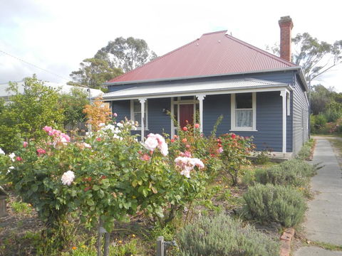 Yarram Cottage: Art And Accommodation - Northern Rivers Accommodation 0
