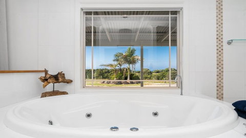 Your Luxury Escape - Byron Sunset Breeze - Northern Rivers Accommodation 0