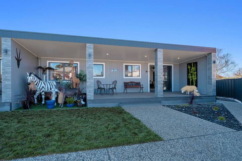 Zoo Villas: Villa Giraffe - Central Wynyard - Northern Rivers Accommodation 2