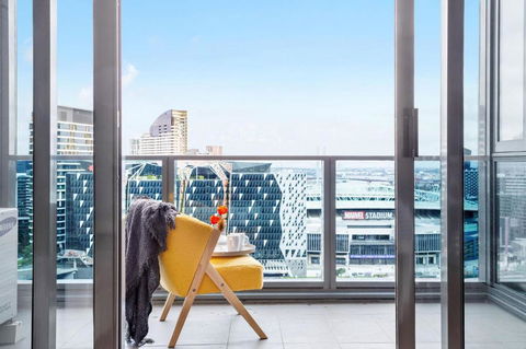 A 2BR Apt With Harbour Views And FREE Parking - Northern Rivers Accommodation 0