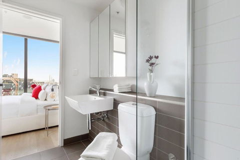 A 2BR Apt With Harbour Views And FREE Parking - Northern Rivers Accommodation 2