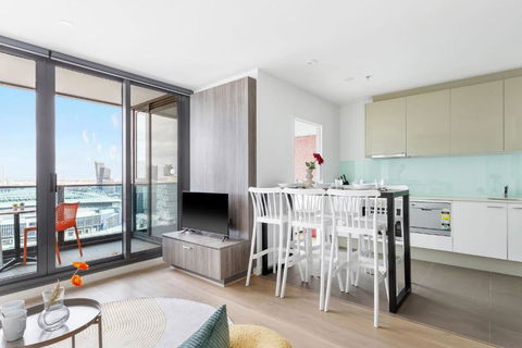 A 2BR Apt With Harbour Views And FREE Parking - Northern Rivers Accommodation 3