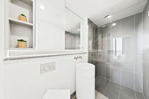 A 3BR Apt Next To Melbourne Central FREE Parking - Northern Rivers Accommodation 3