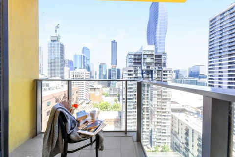 A Chic 2BR Apt City Views Near Southern Cross - Northern Rivers Accommodation 0