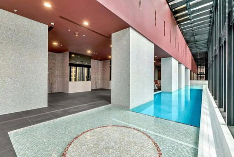 A Chic 2BR Apt Near Melbourne CBD W FREE Parking - Northern Rivers Accommodation 2