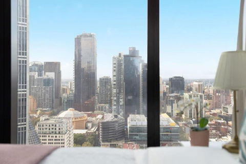 A Chic 2BR Apt Near Melbourne CBD W FREE Parking - Northern Rivers Accommodation 1