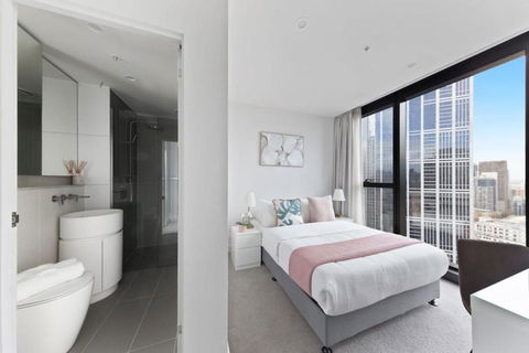 A Chic 2BR Apt Near Melbourne CBD W FREE Parking - Northern Rivers Accommodation 3