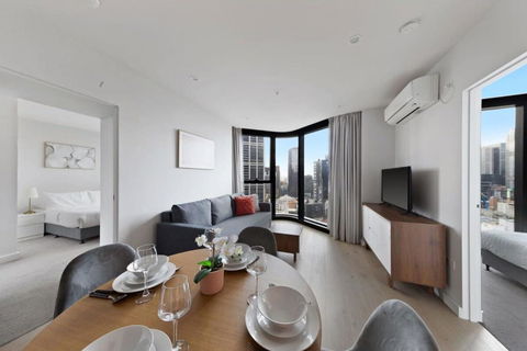 A Chic 2BR Apt Near Melbourne CBD W FREE Parking - Northern Rivers Accommodation 4