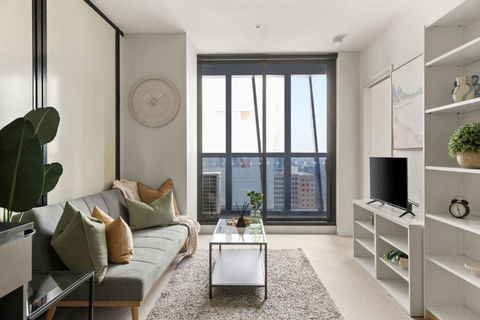 A Chic & Comfy 2BR Apt On Collins With City Views - Northern Rivers Accommodation 0
