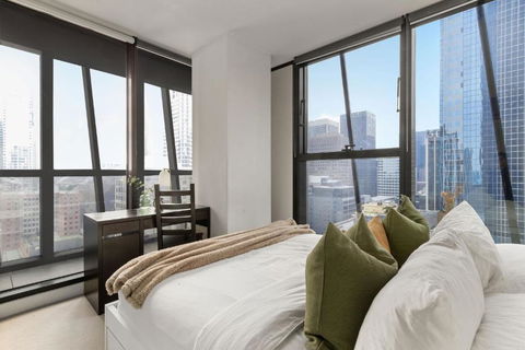 A Chic & Comfy 2BR Apt On Collins With City Views - Northern Rivers Accommodation 1