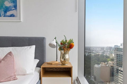 A Chic & Lovely 2BR Apt CBD With City Views - Northern Rivers Accommodation 1