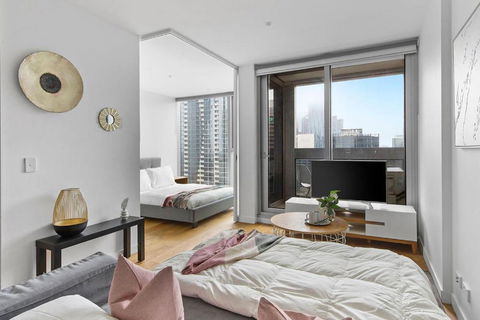 A Chic & Lovely 2BR Apt CBD With City Views - Northern Rivers Accommodation 3