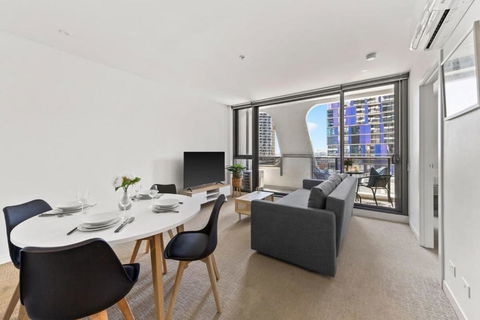 A Cozy 2BR Apt Next To Queen Victoria Market & Melbourne Central With City Views - Northern Rivers Accommodation 4