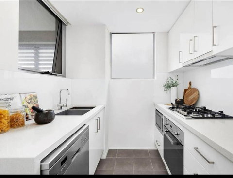 A Private Room - 1 Train Stop To Chatswood CBD - Northern Rivers Accommodation 0
