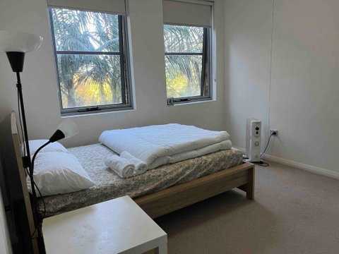 A Private Room - 1 Train Stop To Chatswood CBD - Northern Rivers Accommodation 2