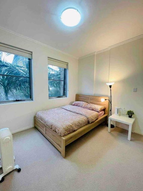 A Private Room - 1 Train Stop To Chatswood CBD - Northern Rivers Accommodation 1