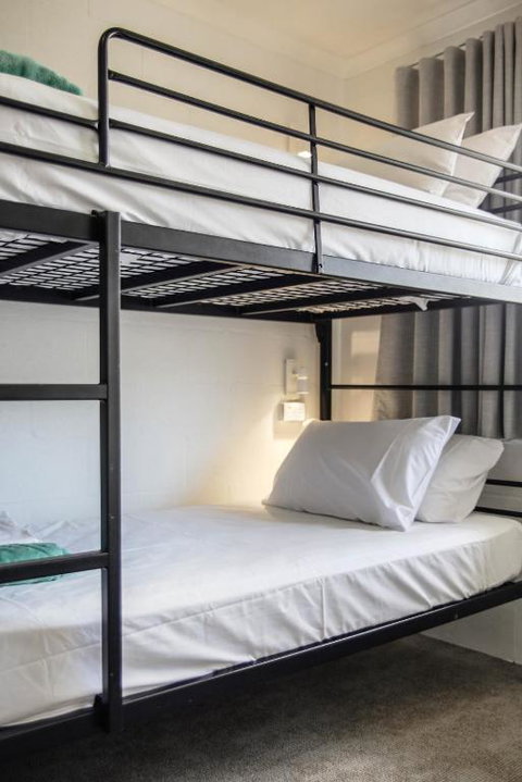 Abode Mooloolaba, Backpackers & Motel Rooms - Northern Rivers Accommodation 1