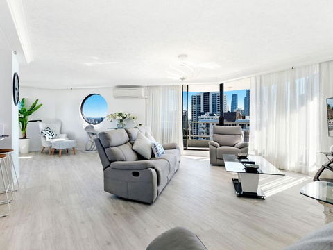 Acapulco 2 Bedroom Ocean View Surfers Paradise - CoastHM - Northern Rivers Accommodation 1