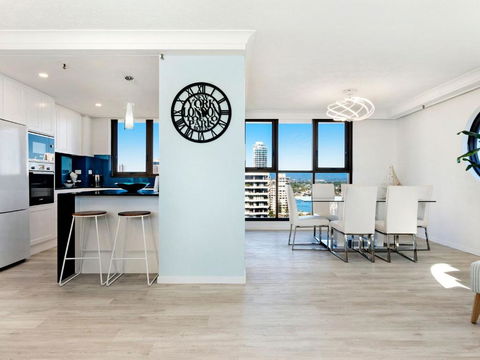 Acapulco 2 Bedroom Ocean View Surfers Paradise - CoastHM - Northern Rivers Accommodation 2