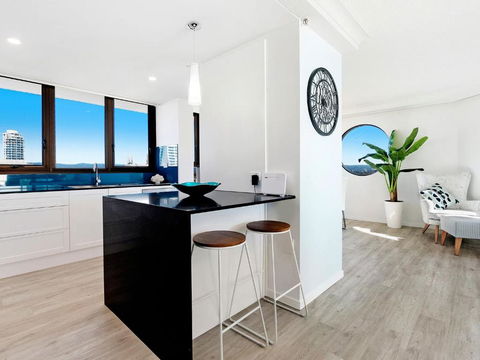 Acapulco 2 Bedroom Ocean View Surfers Paradise - CoastHM - Northern Rivers Accommodation 4