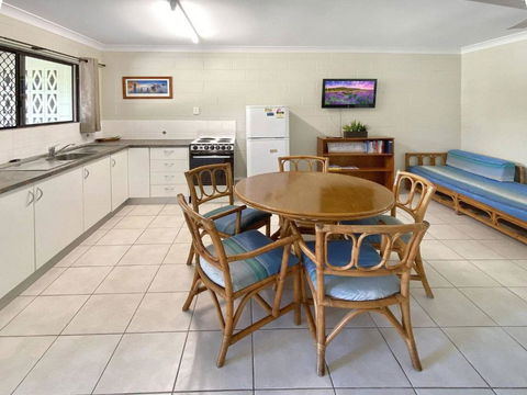 Alma Bay Holiday Unit 2 - Northern Rivers Accommodation 4