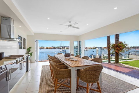 Amazing Canal House With Private Jetty, Gym & Pool - Northern Rivers Accommodation 2