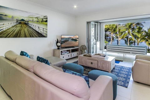 Aqua Aura - Bask In Beachfront Living - Northern Rivers Accommodation 1