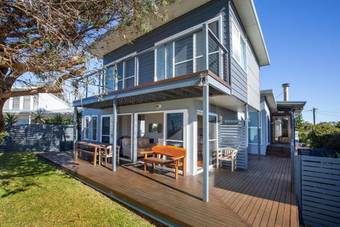 Aqua Beachfront - Pet Friendly - 2 Mins Walk To Beach - Northern Rivers Accommodation 2
