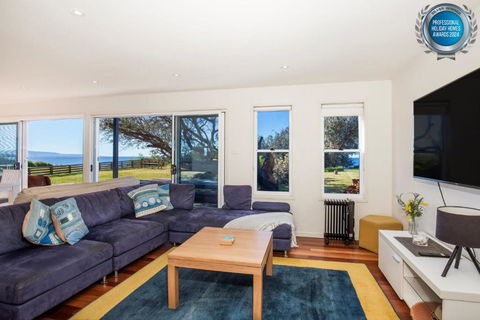 Aqua Beachfront - Pet Friendly - 2 Mins Walk To Beach - Northern Rivers Accommodation 1