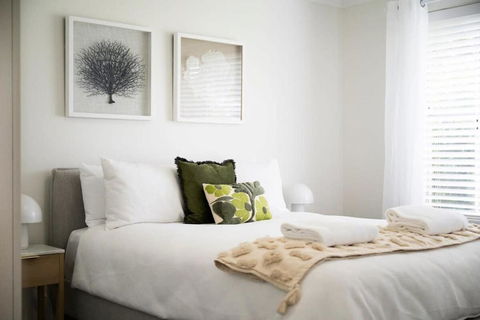 Artful Abode - Duntryleague, Vibrant Decor - Northern Rivers Accommodation 1