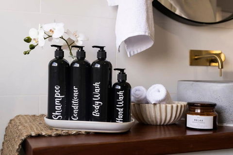Artful Abode - Duntryleague, Vibrant Decor - Northern Rivers Accommodation 4