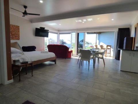 ArtHOUSE Beachfront Accommodation - Northern Rivers Accommodation 4